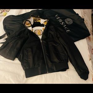 💐NWOT VERSACE REVERSIBLE BAROCCO LIMITED EDITION PIECE WITH HOODIE